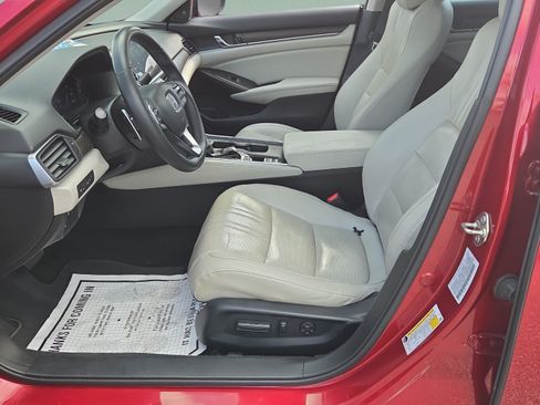 Used 2018 Honda Accord Touring image 9
