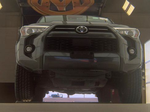 Used 2021 Toyota 4Runner SR5 AWD/4WD image 9