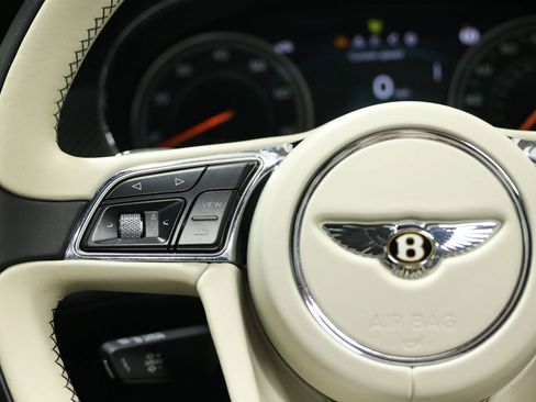 Used 2019 Bentley Bentayga image 24
