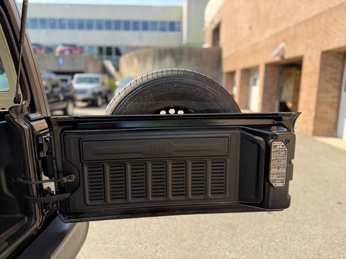 Used 2022 Jeep Wrangler Unlimited Sport AWD/4WD image 31