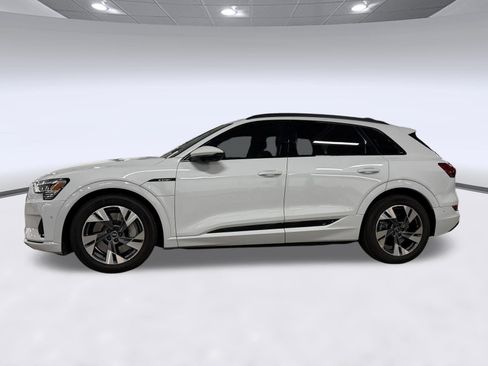Used 2021 Audi e-tron Premium w/ Convenience Plus Package AWD/4WD image 2