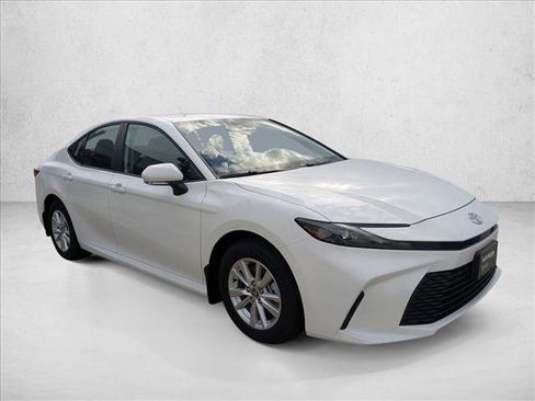 Used 2025 Toyota Camry LE FWD image 7