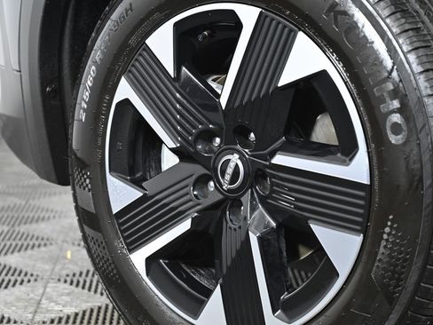 Used 2025 Nissan Kicks SV w/ SV Premium Package image 32