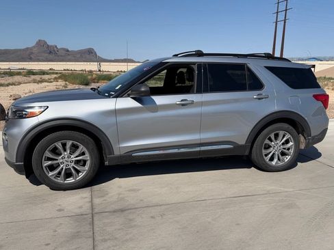 Used 2020 Ford Explorer XLT w/ Equipment Group 202A RWD image 5