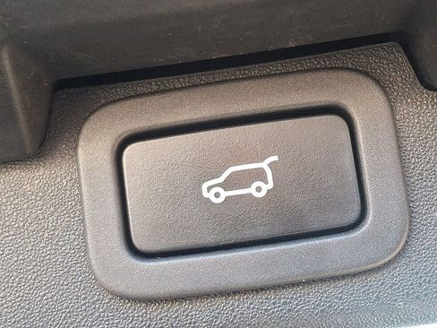 Used 2019 Land Rover Discovery SE image 29