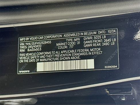 Used 2025 Volvo XC40 B5 Ultra w/ Protection Package image 27