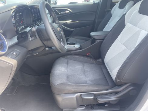 Used 2024 Chevrolet Trax LS FWD image 16