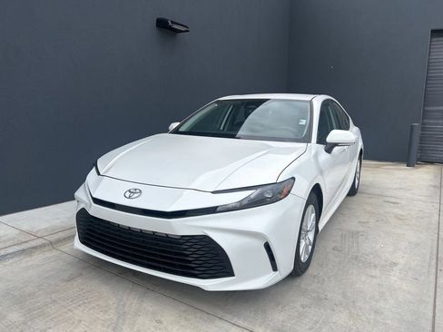 Used 2025 Toyota Camry LE FWD image 1