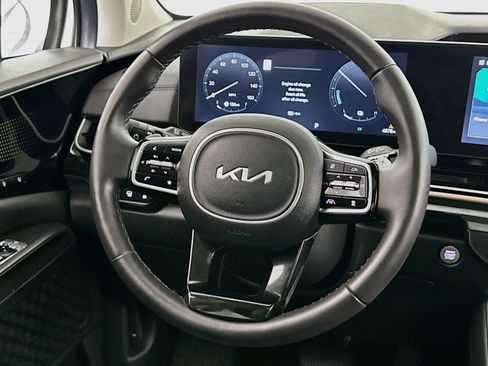 Used 2025 Kia Carnival SX Prestige FWD image 8