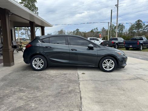 Used 2019 Chevrolet Cruze LT w/ Convenience Package FWD image 4
