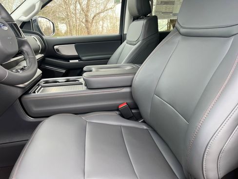 New 2025 Ford Expedition Max Active image 18