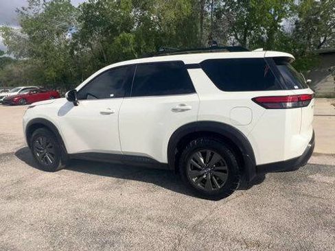 Used 2022 Nissan Pathfinder SV w/ SV Premium Package image 6