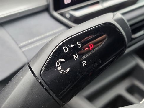 New 2025 Volkswagen Tiguan SE image 15