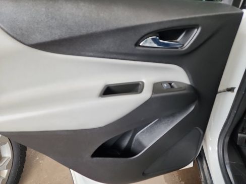Used 2021 Chevrolet Equinox LS FWD image 36