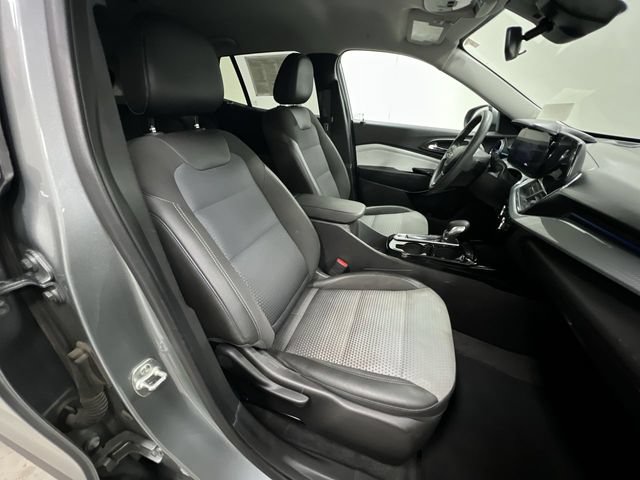 Used 2025 Chevrolet Trax LT FWD image 26
