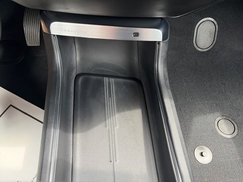 Used 2025 Cadillac Lyriq Sport w/ LPO, Floor Liner Package AWD/4WD image 29