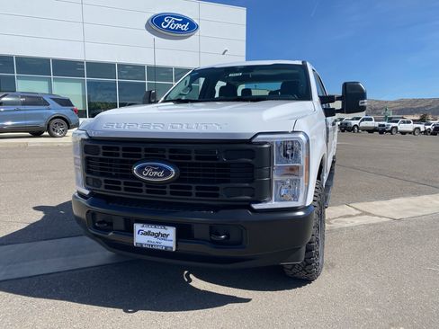 New 2026 Ford F250 4x4 Crew Cab Super Duty image 18