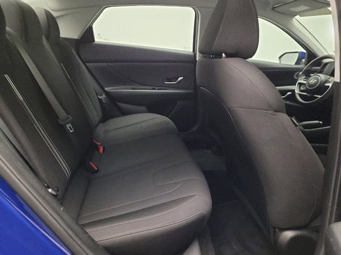 Used 2022 Hyundai Elantra SEL w/ Preferred Accessory Package FWD image 19