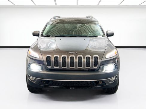 Used 2018 Jeep Cherokee Trailhawk AWD/4WD image 2