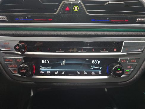 Used 2022 BMW 740i w/ M Sport Package image 25