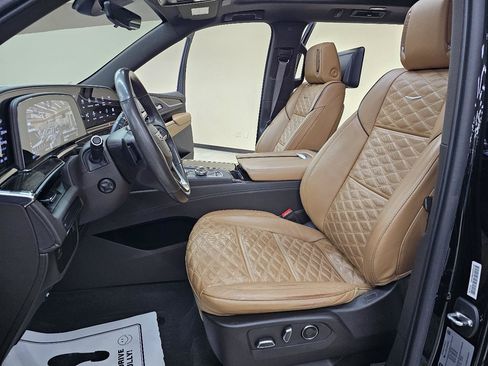 Used 2021 Cadillac Escalade Premium Luxury RWD image 19