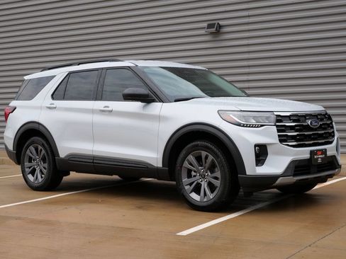 New 2026 Ford Explorer Active w/ Active Comfort Package AWD/4WD image 1