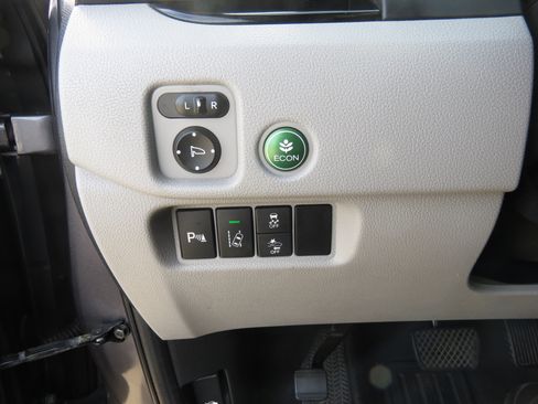 Used 2016 Honda Pilot Touring image 12