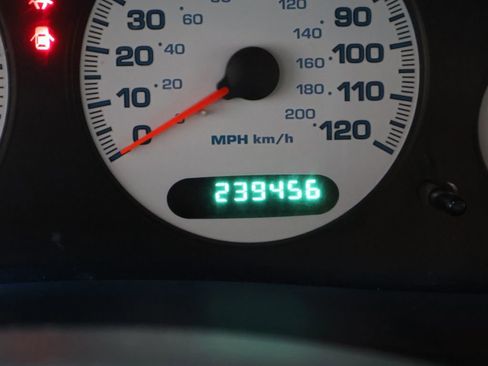 Used 2004 Dodge Intrepid SE image 30