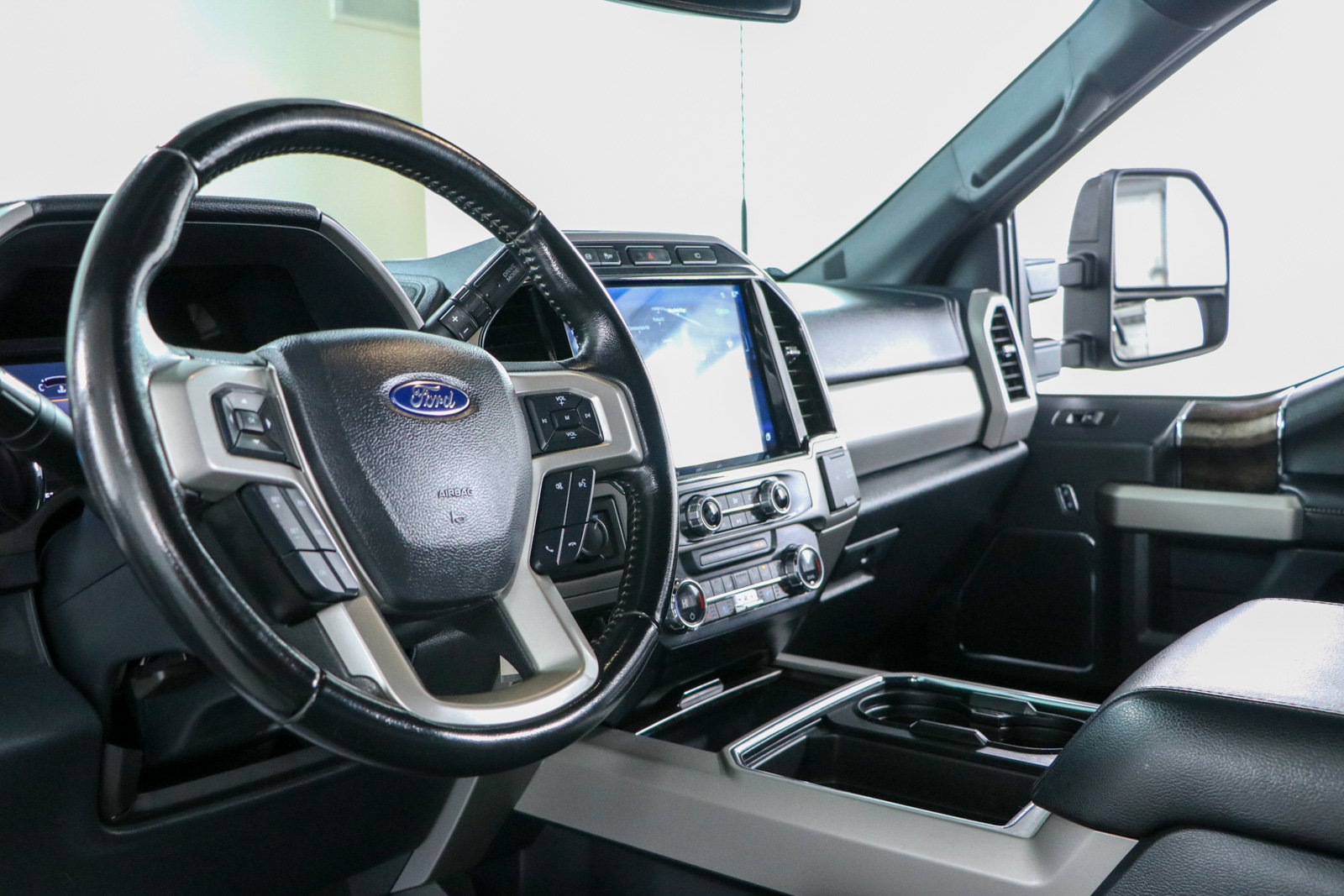 Used 2022 Ford F250 Lariat w/ Black Appearance Package AWD/4WD image 24