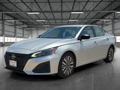 Used 2024 Nissan Altima 2.5 SV