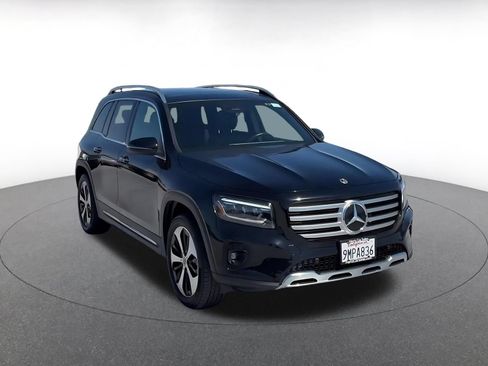 Used 2025 Mercedes-Benz GLB 250 4MATIC image 3