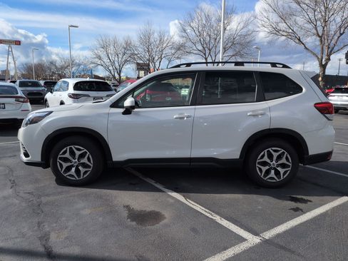 Used 2022 Subaru Forester Premium image 10