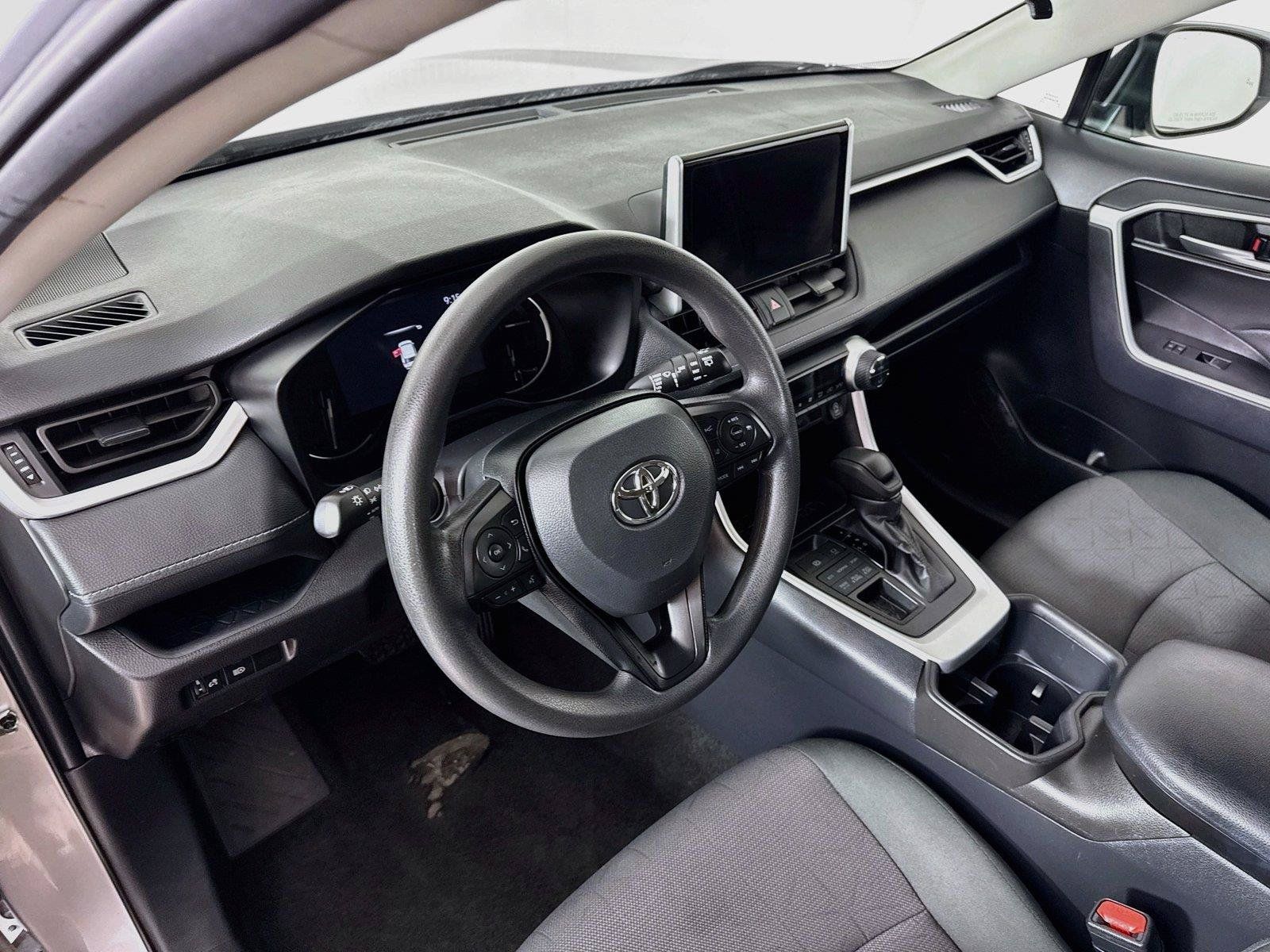 Used 2025 Toyota RAV4 XLE AWD/4WD image 22