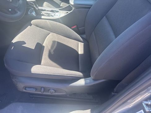 Used 2023 Chevrolet Malibu LT FWD image 9