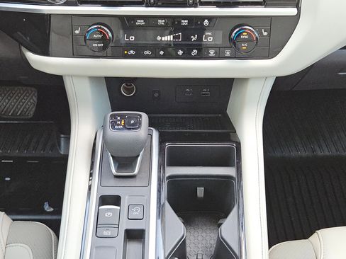 Used 2022 Nissan Pathfinder SL w/ SL Premium Package image 19