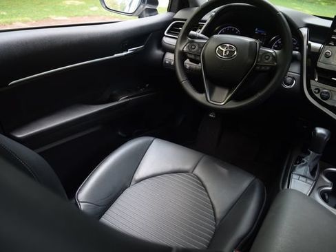 Used 2022 Toyota Camry SE w/ Audio Upgrade Package FWD image 2