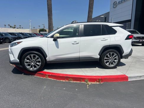 Used 2019 Toyota RAV4 XLE Premium w/ All Weather Liner Package FWD image 2