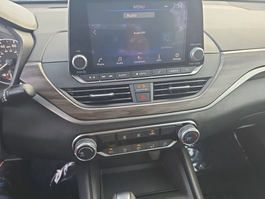Used 2025 Nissan Altima 2.5 SV FWD image 16
