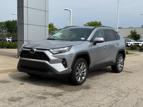 Used 2022 Toyota RAV4 XLE Premium AWD/4WD image 7