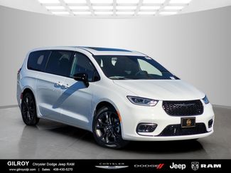New 2026 Chrysler Pacifica Select video 1
