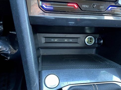 Used 2022 Volkswagen Tiguan SE image 31