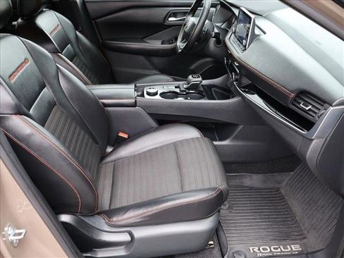 Used 2025 Nissan Rogue SV AWD/4WD image 27