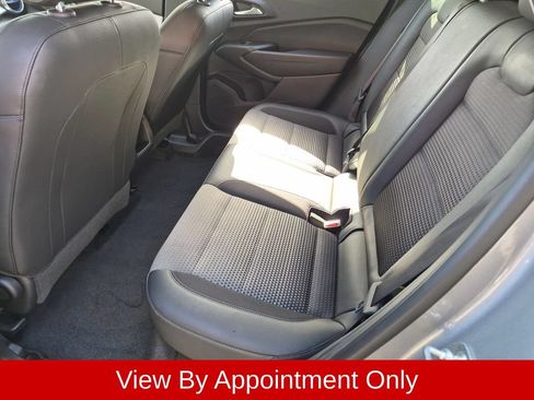 Used 2025 Chevrolet Trax LT w/ LT Convenience Package FWD image 25
