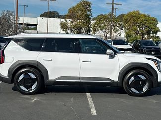 New 2026 Kia EV9 Wind video 3