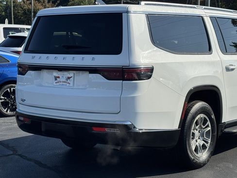 Used 2024 Jeep Wagoneer L Base image 46