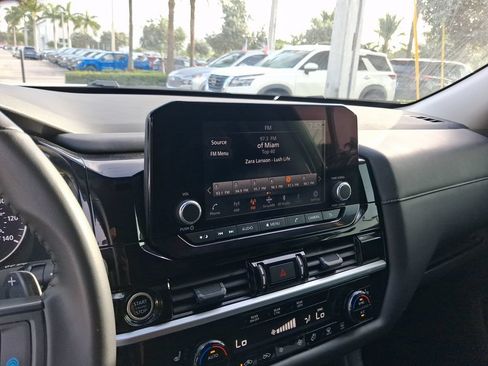 Certified 2024 Nissan Pathfinder SV FWD image 21