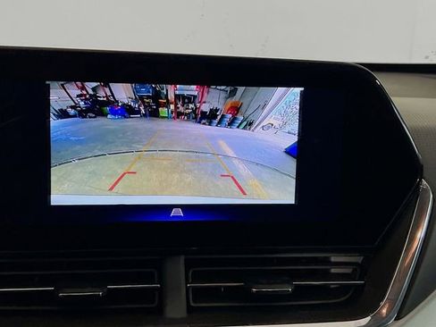 Used 2025 Chevrolet Trax LT w/ LT Convenience Package image 13