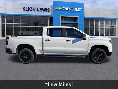 Used 2022 Chevrolet Silverado 1500 Custom Trail Boss w/ LPO, Dark Essentials Package AWD/4WD image 9