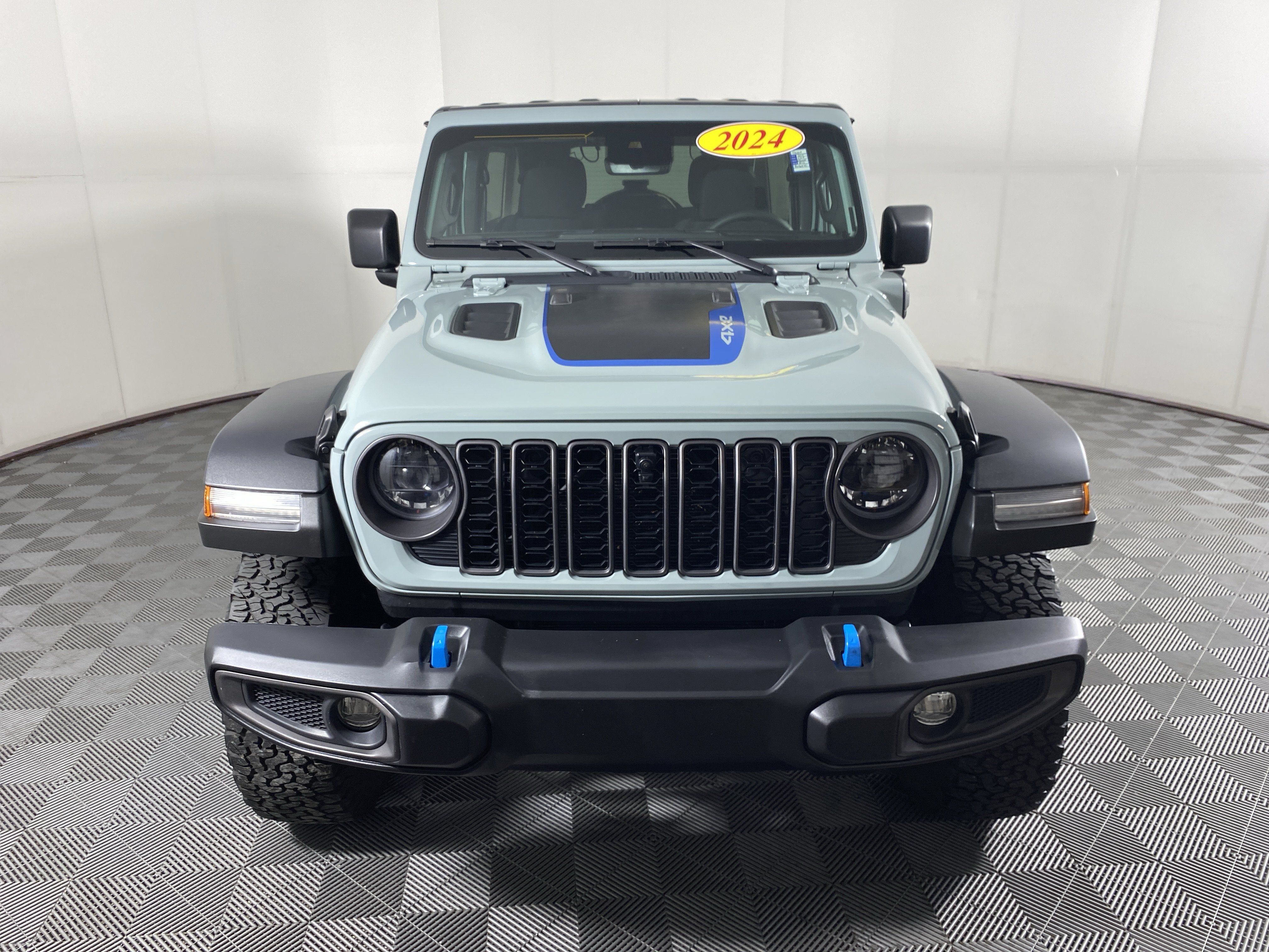 Used 2024 Jeep Wrangler Unlimited Rubicon 4xe w/ Technology Group AWD/4WD image 13