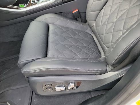 Certified 2025 BMW X5 xDrive50e w/ Premium Package image 20